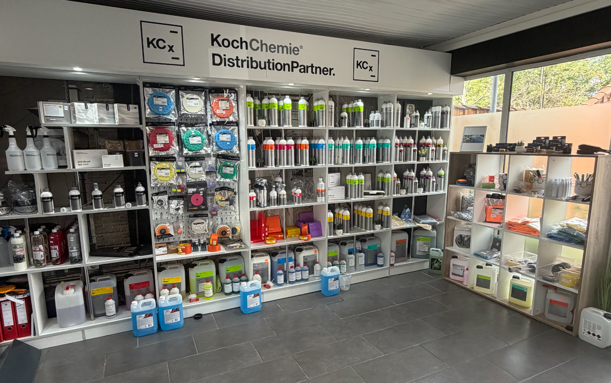 Физическият магазин на центъра — щандове с продукти Koch-Chemie